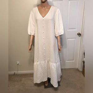 NWT, Pull over the head long dress, v neck, elbow length sleeves, crinkle look,
